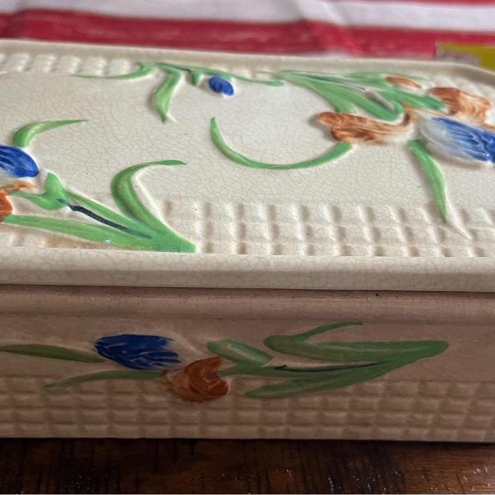 Vintage Moriyama Iris lidded box.